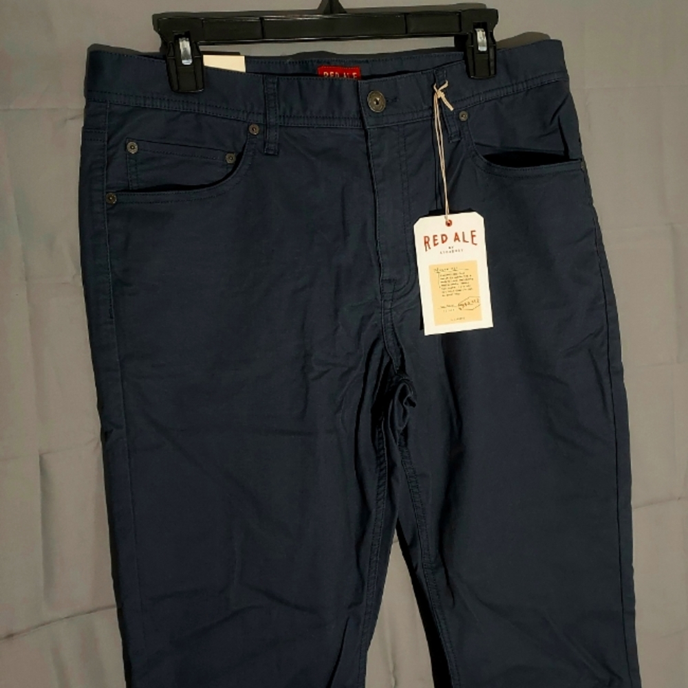 Men's Red Ale pants-- Slim-fitted